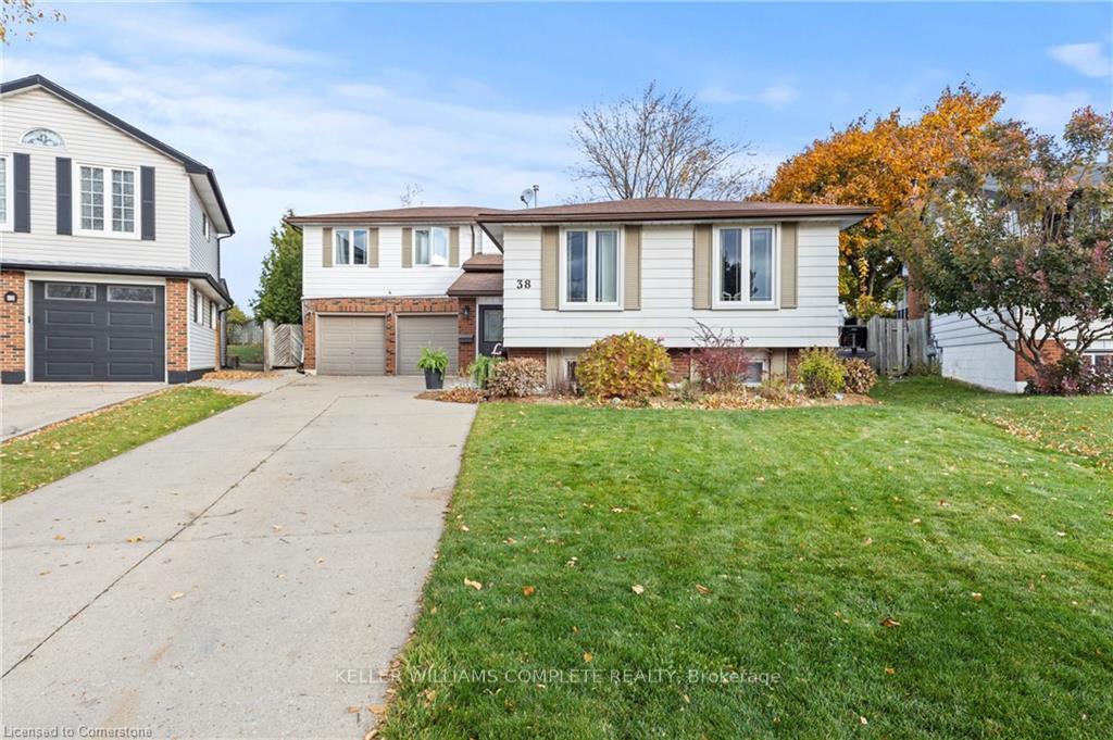 Photo 2 of 38 Brett Court, Hamilton, Eastmount — HOMEH