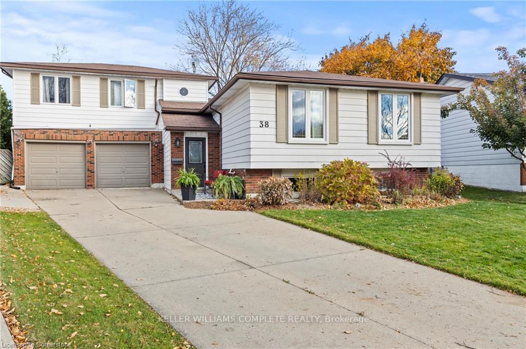 Photo 7 of 38 Brett Court, Hamilton, Eastmount — HOMEH