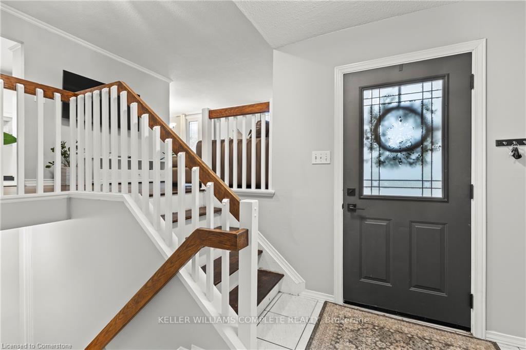 Photo 4 of 38 Brett Court, Hamilton, Eastmount — HOMEH