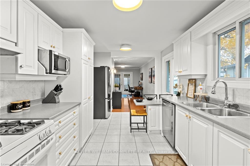 Photo 9 of 38 Brett Court, Hamilton, Eastmount — HOMEH