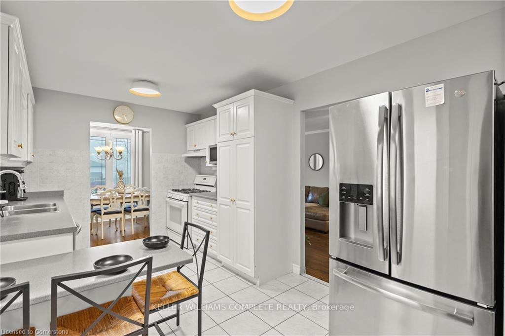 Photo 16 of 38 Brett Court, Hamilton, Eastmount — HOMEH