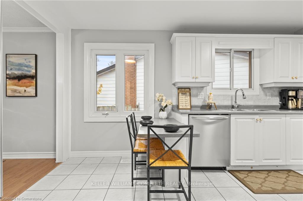 Photo 14 of 38 Brett Court, Hamilton, Eastmount — HOMEH