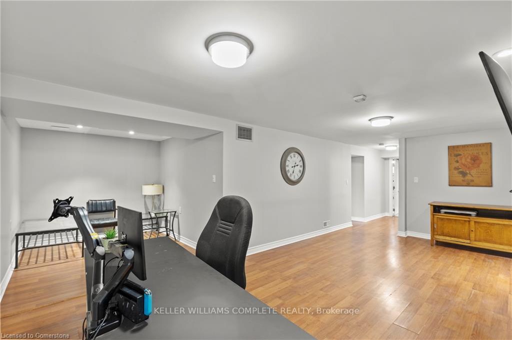 Photo 26 of 38 Brett Court, Hamilton, Eastmount — HOMEH