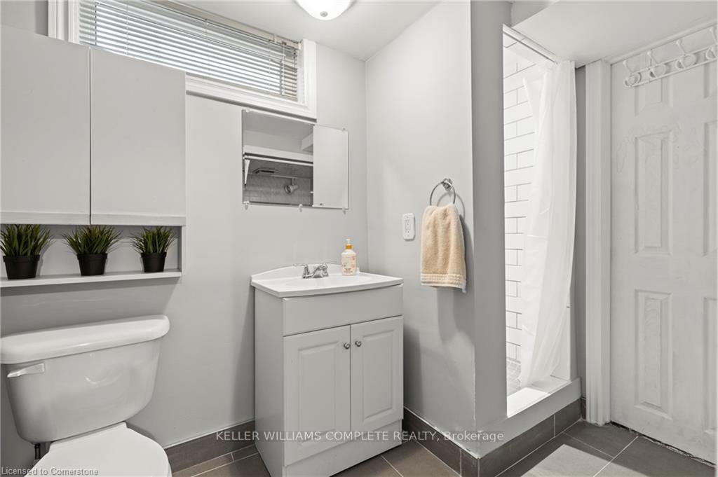 Photo 34 of 38 Brett Court, Hamilton, Eastmount — HOMEH