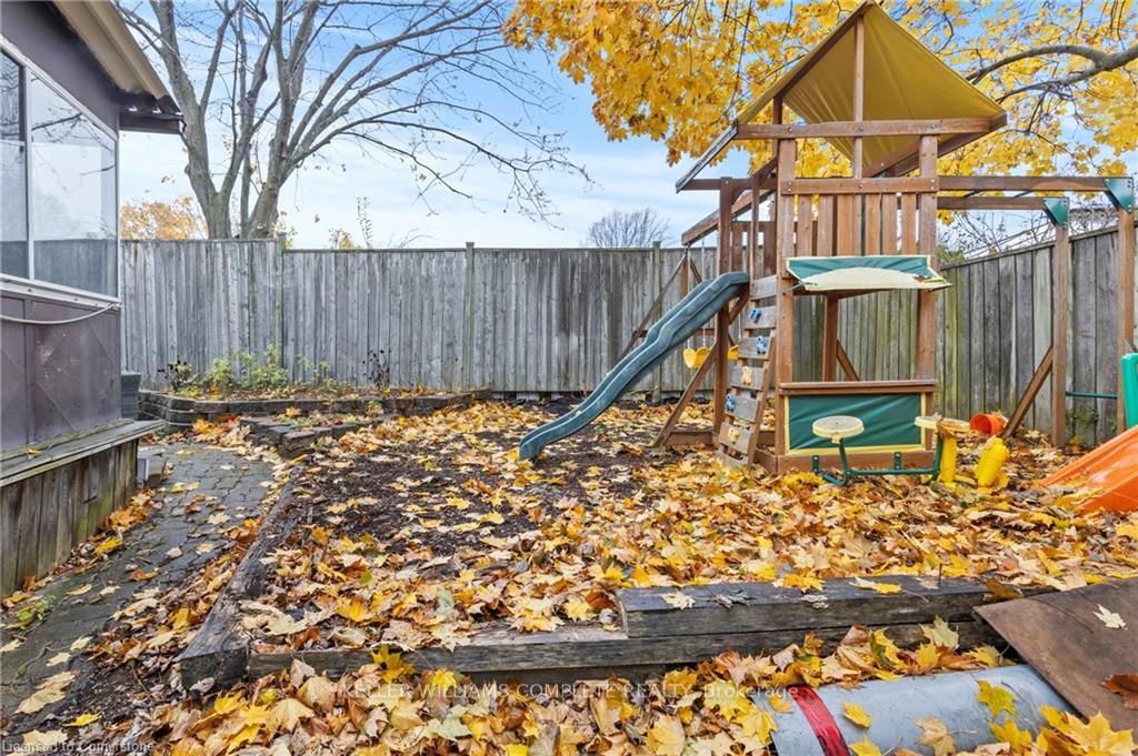 Photo 32 of 38 Brett Court, Hamilton, Eastmount — HOMEH