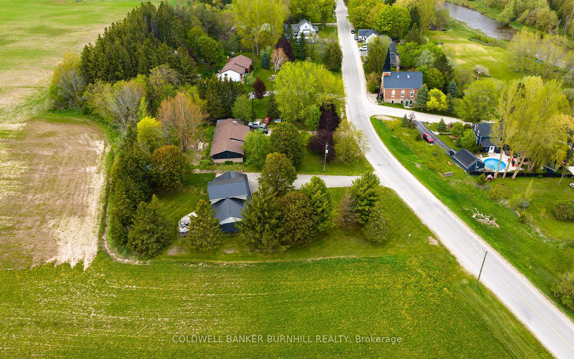 Photo 45 of 9 Mill Street, Amaranth, Rural Amaranth — HOMEH