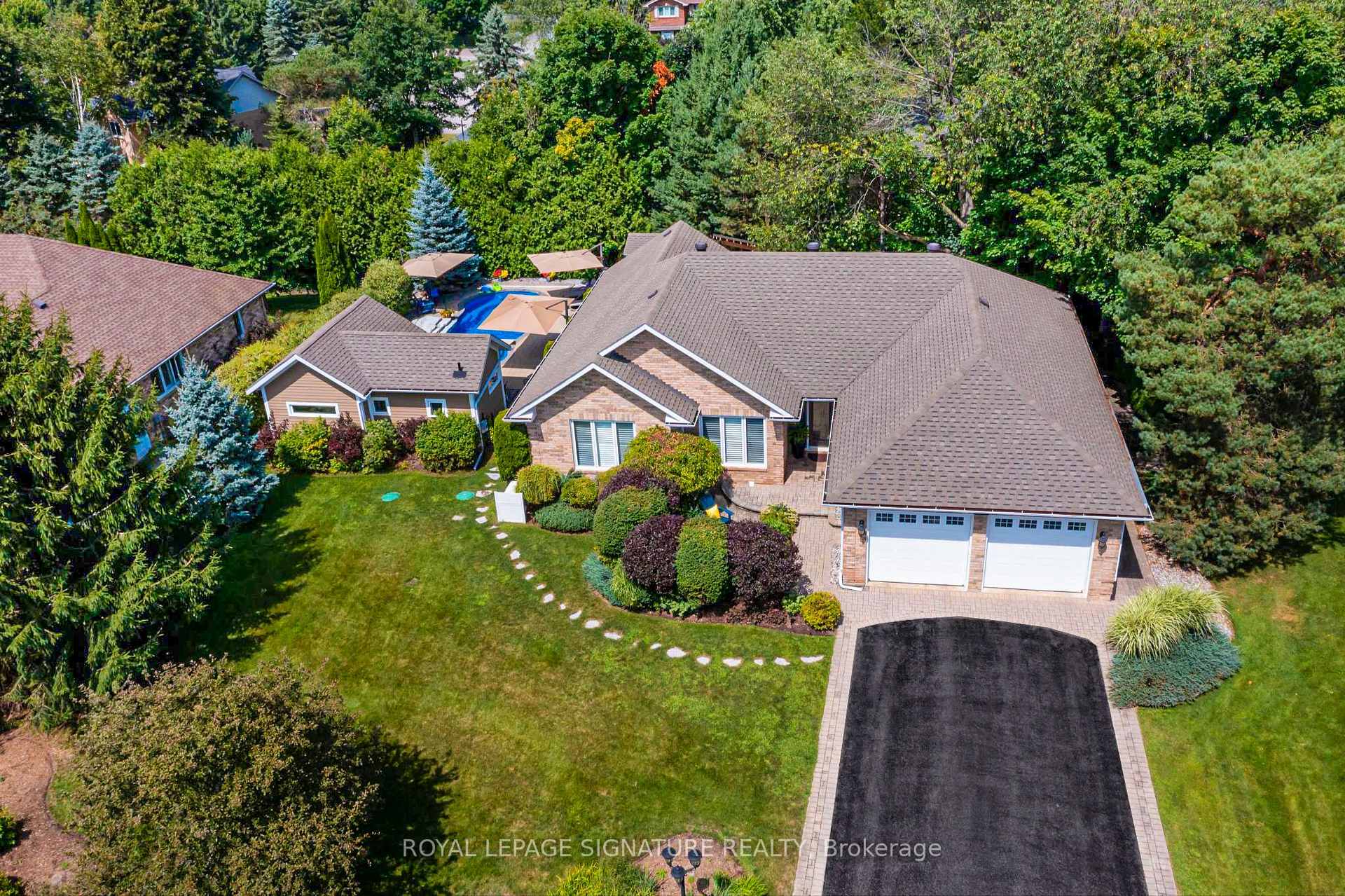 Photo 1 of 10 Willow Bay Drive, Springwater, Midhurst — HOMEH