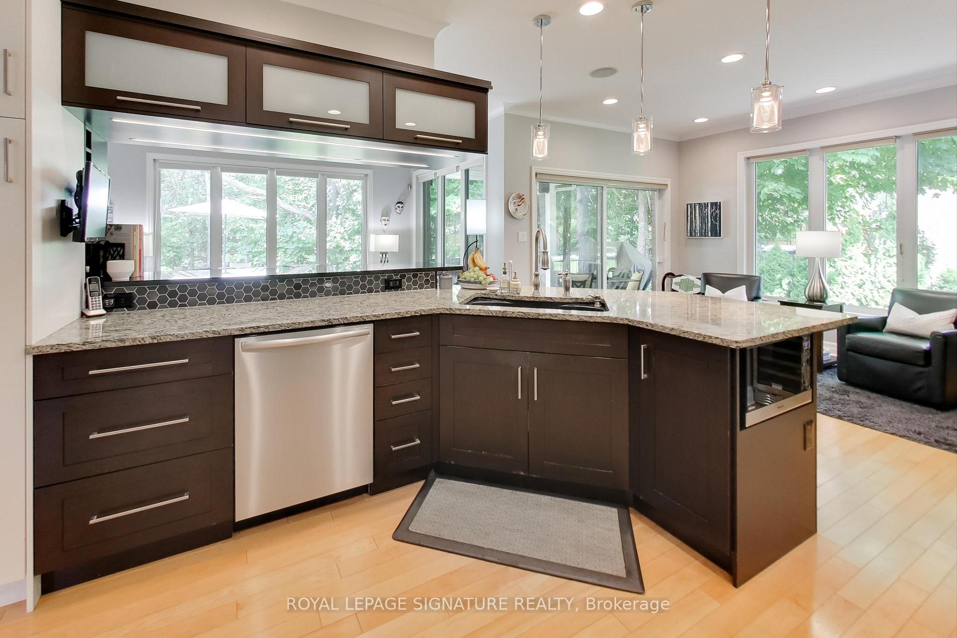 Photo 16 of 10 Willow Bay Drive, Springwater, Midhurst — HOMEH