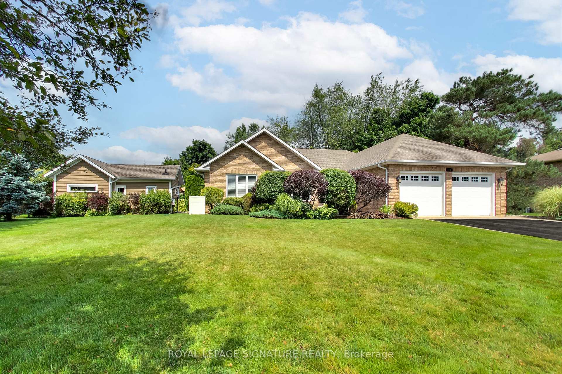 Photo 40 of 10 Willow Bay Drive, Springwater, Midhurst — HOMEH