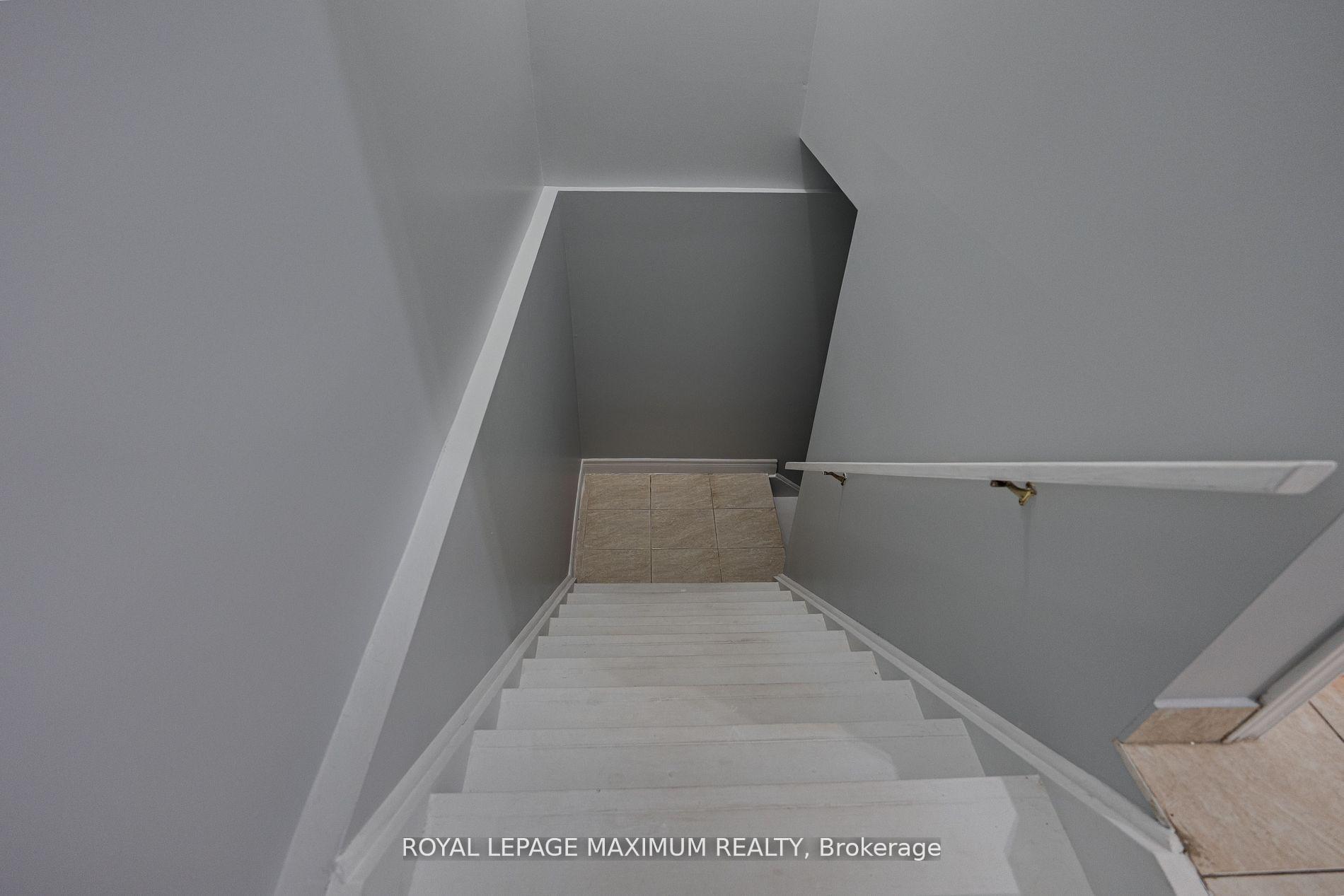 Photo 7 of 222 Kimber Crescent, Vaughan, East Woodbridge — HOMEH