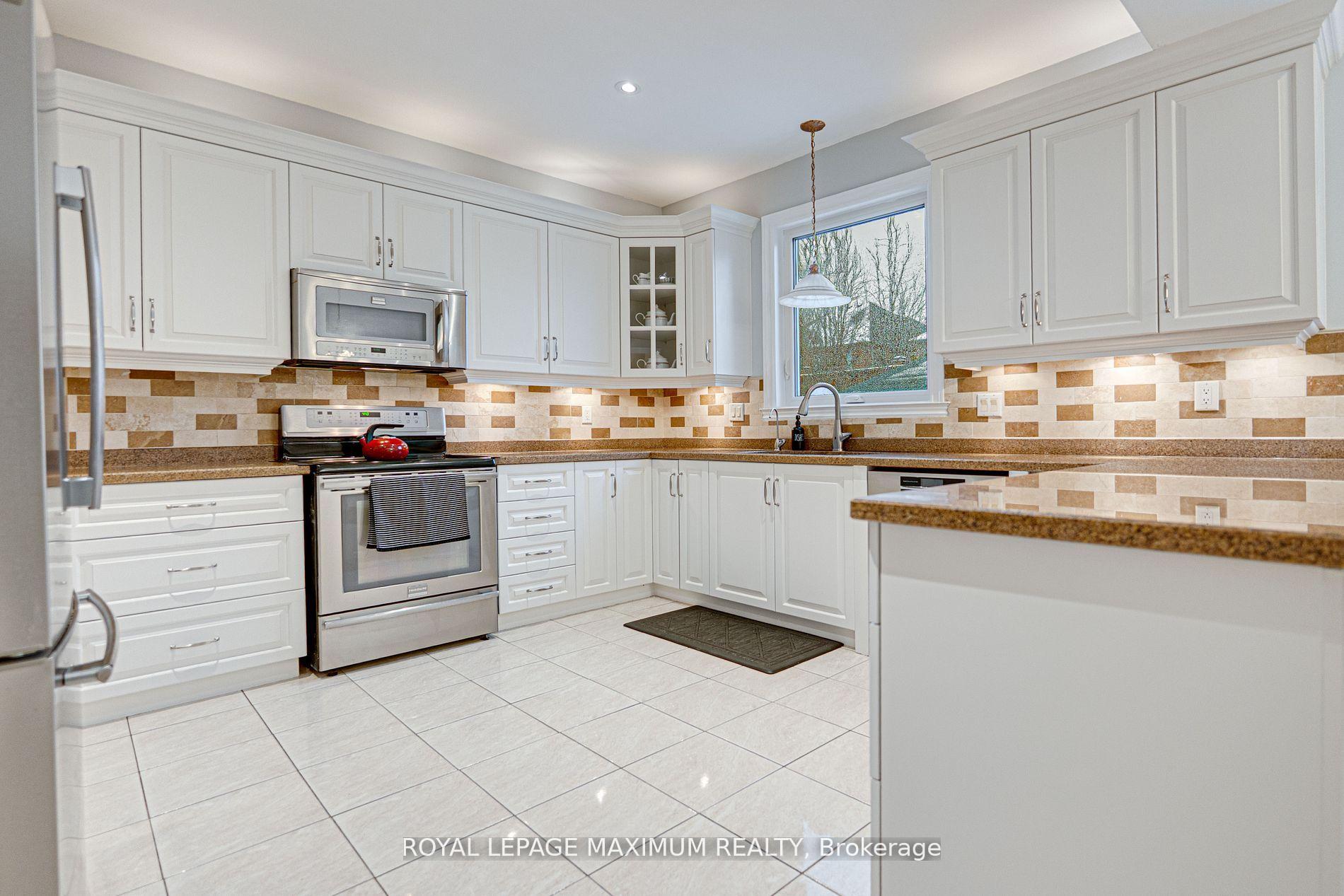 Photo 25 of 222 Kimber Crescent, Vaughan, East Woodbridge — HOMEH