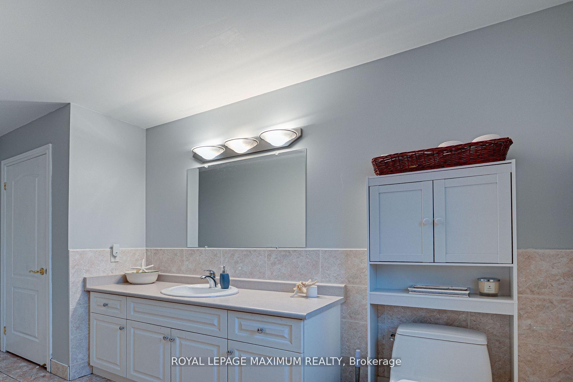 Photo 24 of 222 Kimber Crescent, Vaughan, East Woodbridge — HOMEH