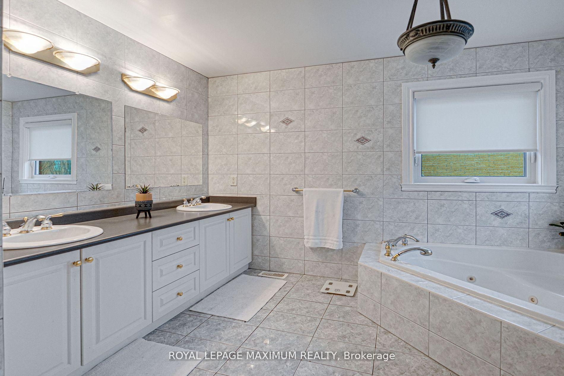 Photo 29 of 222 Kimber Crescent, Vaughan, East Woodbridge — HOMEH