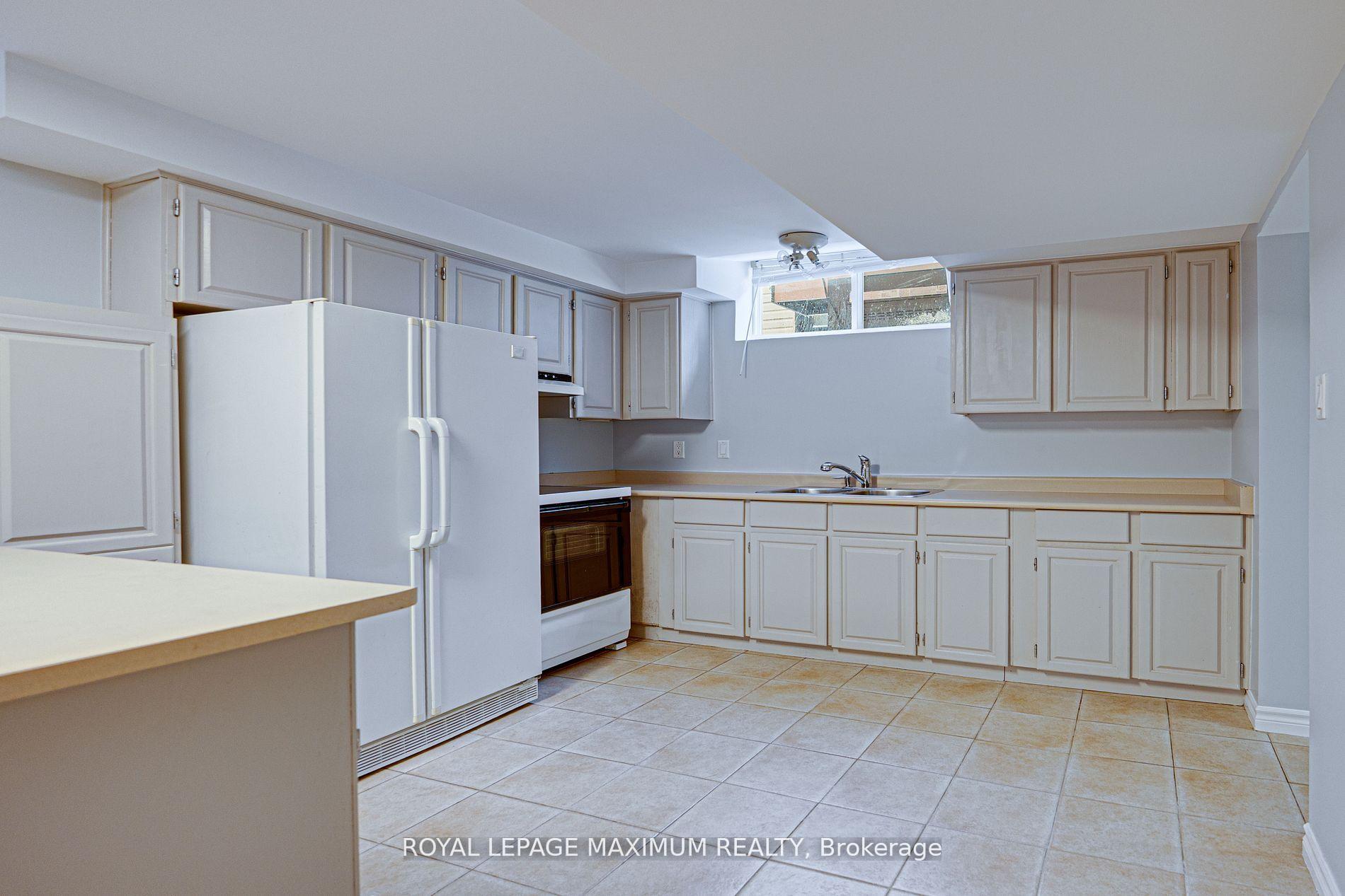 Photo 22 of 222 Kimber Crescent, Vaughan, East Woodbridge — HOMEH