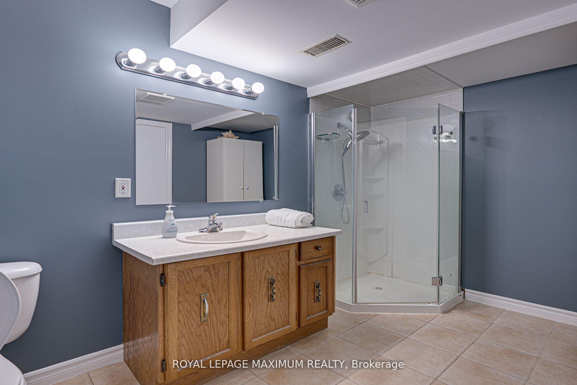 Photo 40 of 222 Kimber Crescent, Vaughan, East Woodbridge — HOMEH