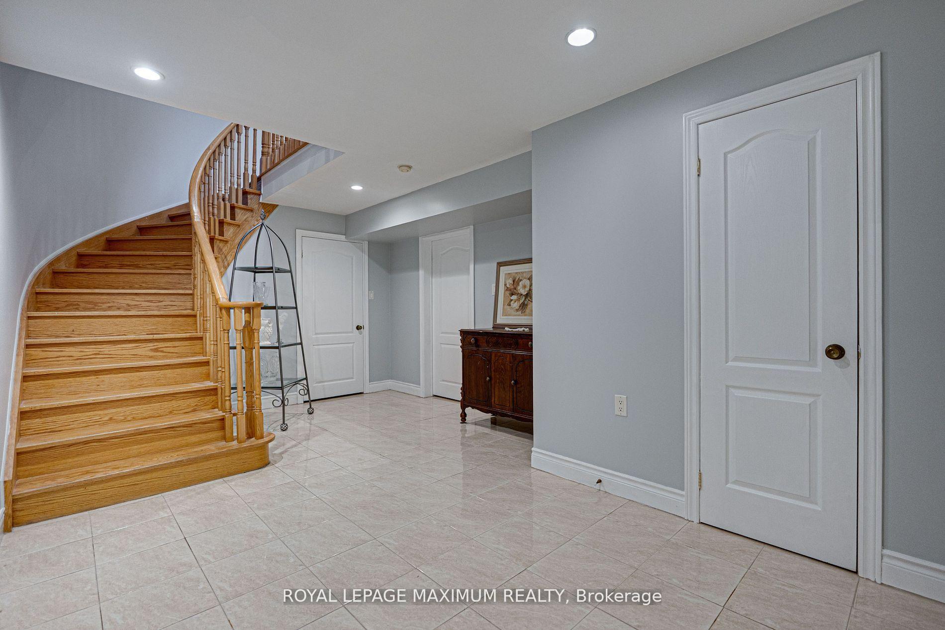 Photo 23 of 222 Kimber Crescent, Vaughan, East Woodbridge — HOMEH