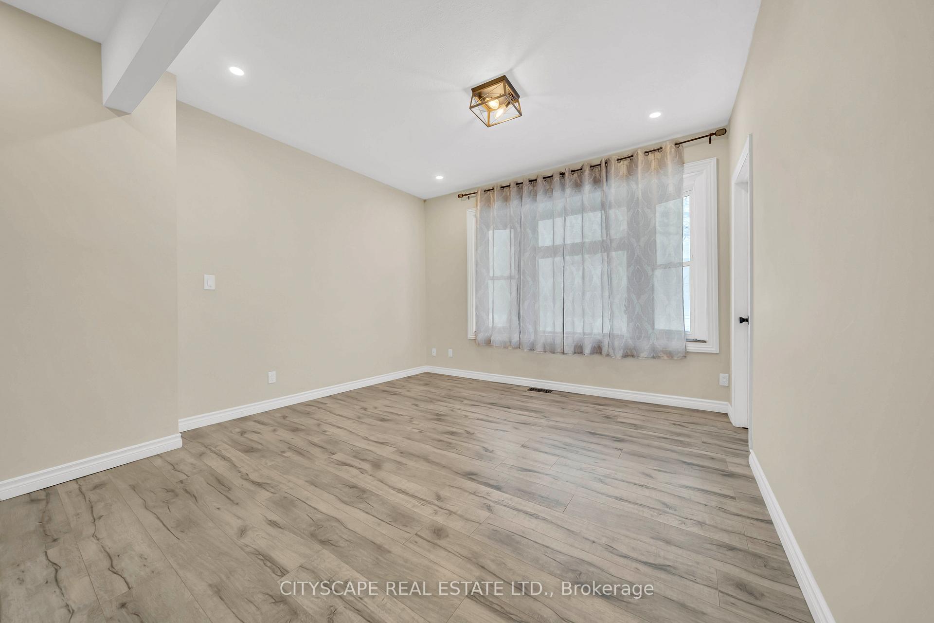 Photo 17 of 285 Borden Avenue S, Kitchener — HOMEH