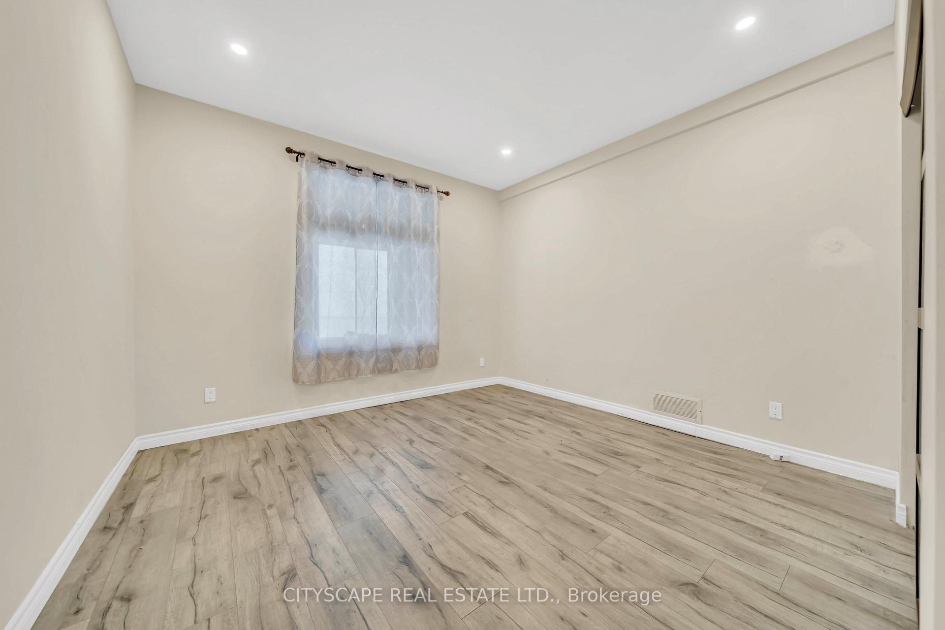 Photo 8 of 285 Borden Avenue S, Kitchener — HOMEH