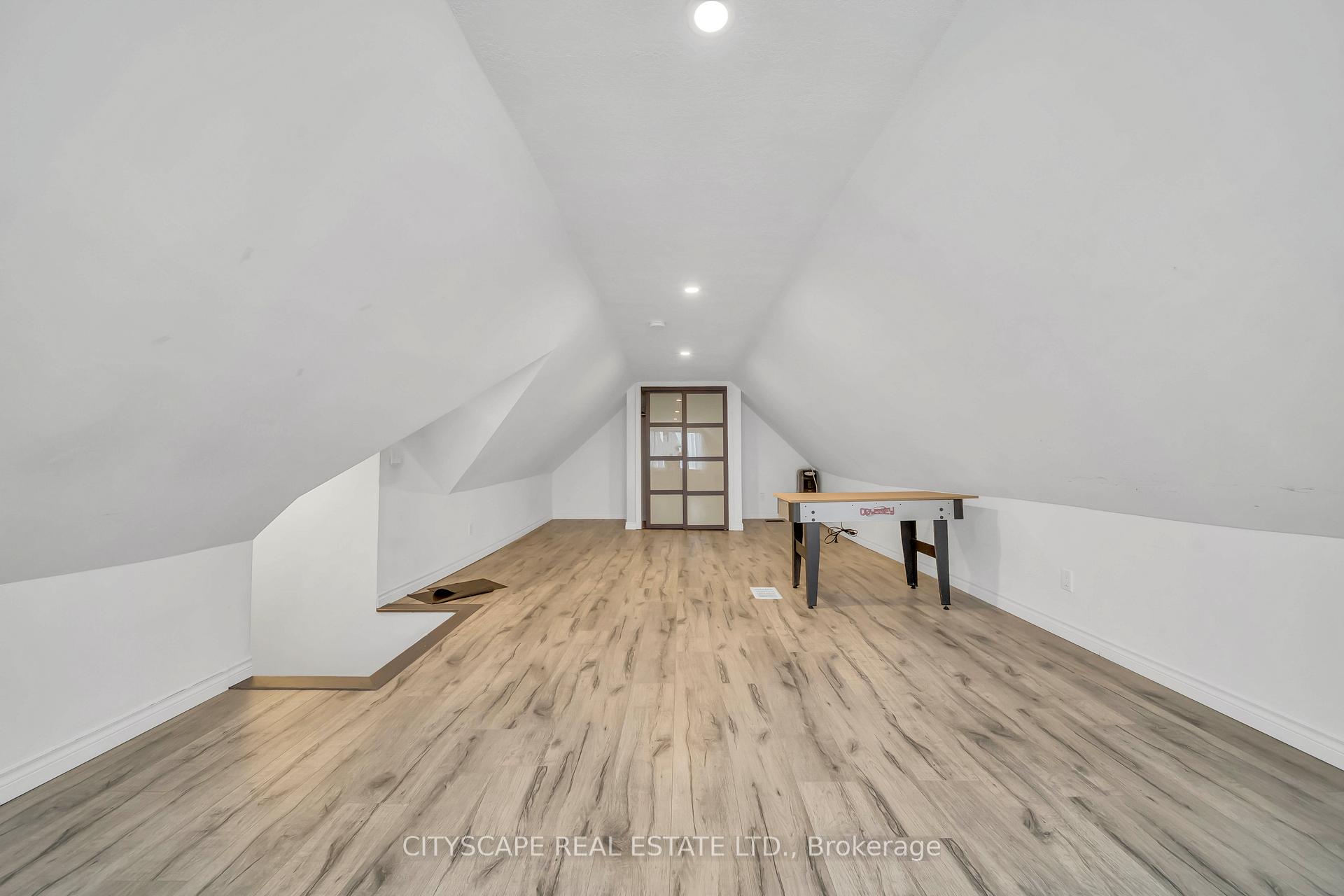 Photo 29 of 285 Borden Avenue S, Kitchener — HOMEH