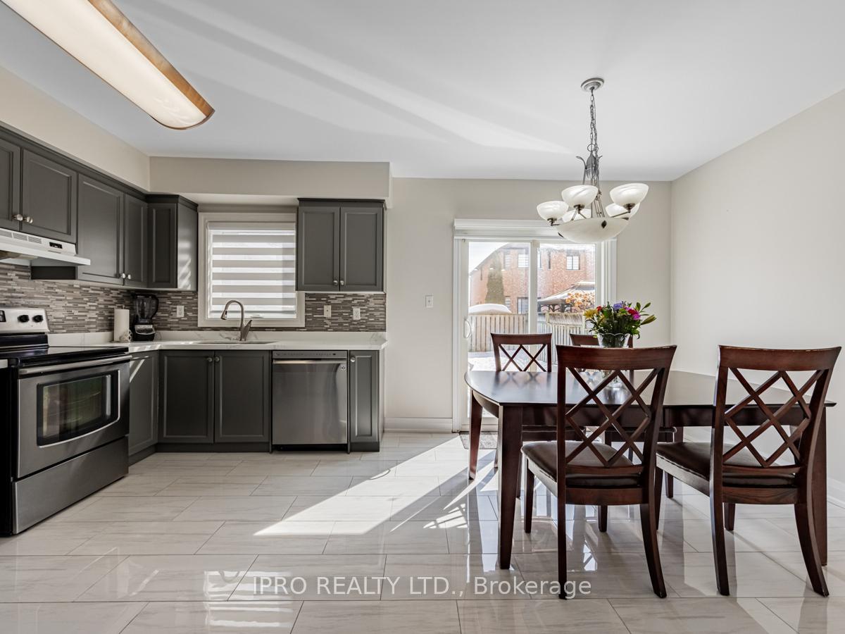 Photo 8 of 11 Carriage House Road, Caledon, Bolton East — HOMEH