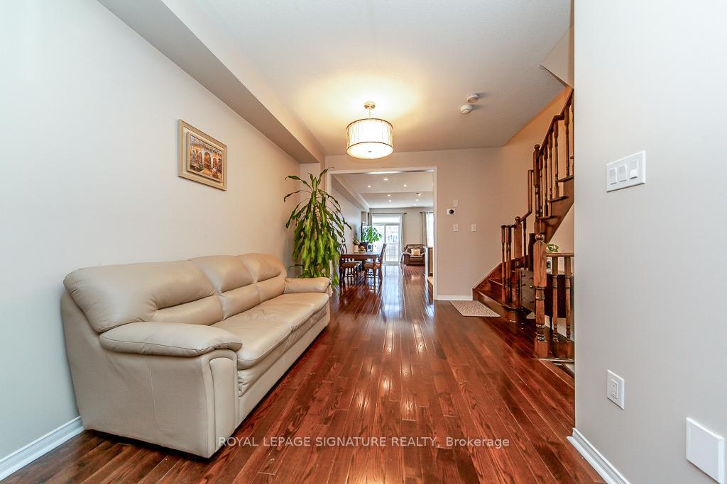 Photo 4 of 15 Overlander Way, Vaughan, Patterson — HOMEH