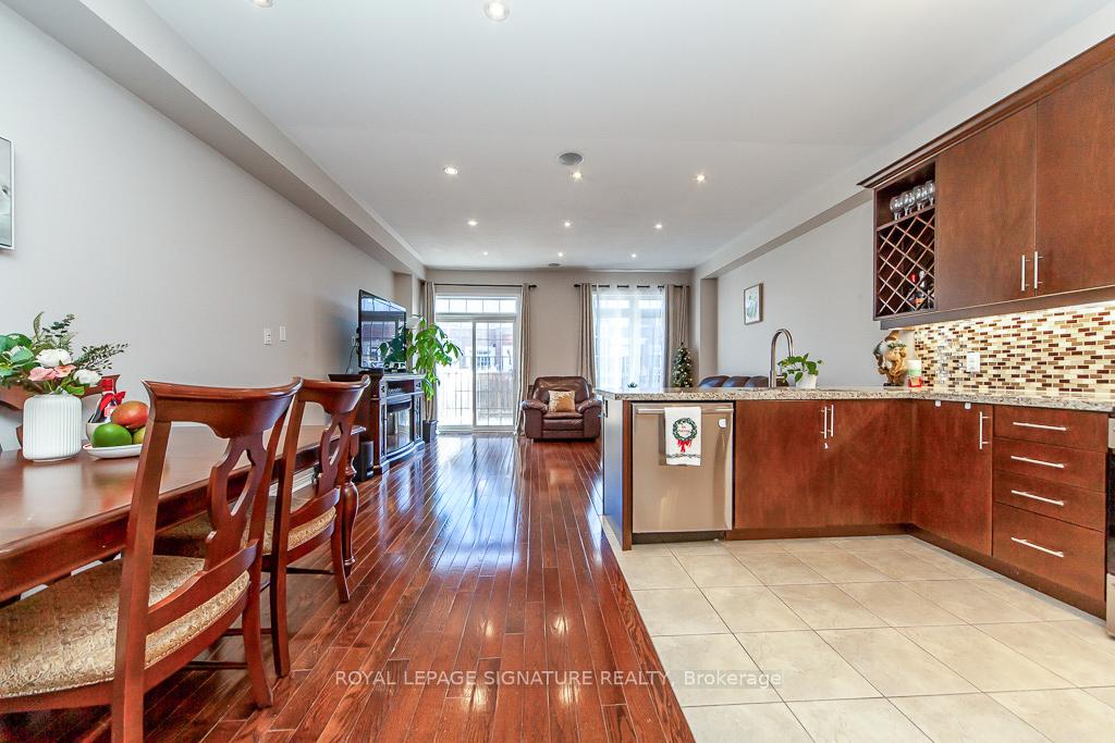 Photo 8 of 15 Overlander Way, Vaughan, Patterson — HOMEH