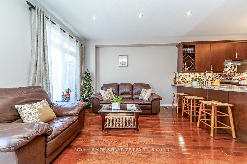 Photo 2 of 15 Overlander Way, Vaughan, Patterson — HOMEH