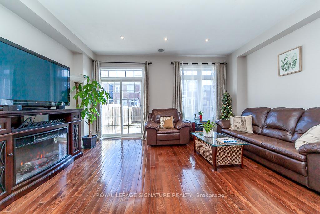 Photo 18 of 15 Overlander Way, Vaughan, Patterson — HOMEH