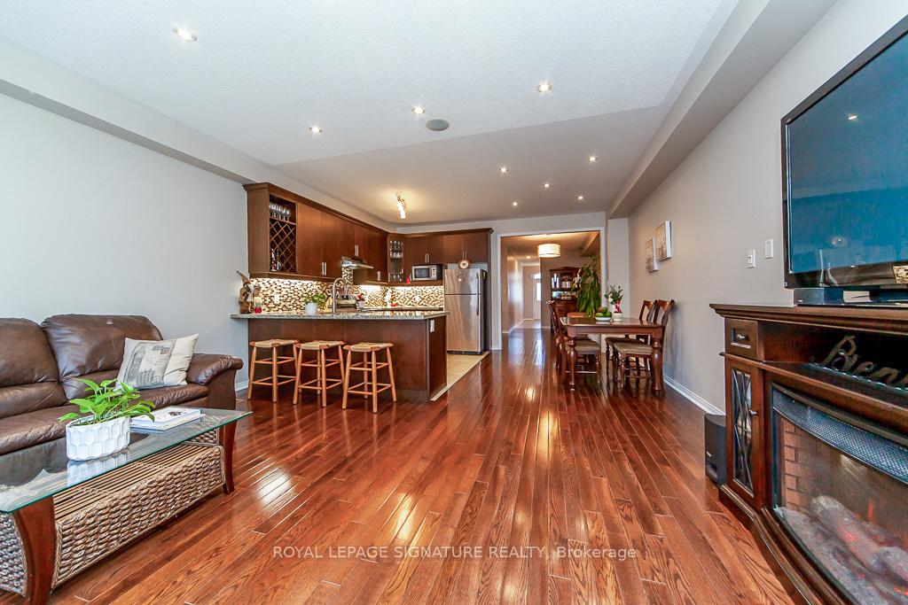 Photo 5 of 15 Overlander Way, Vaughan, Patterson — HOMEH