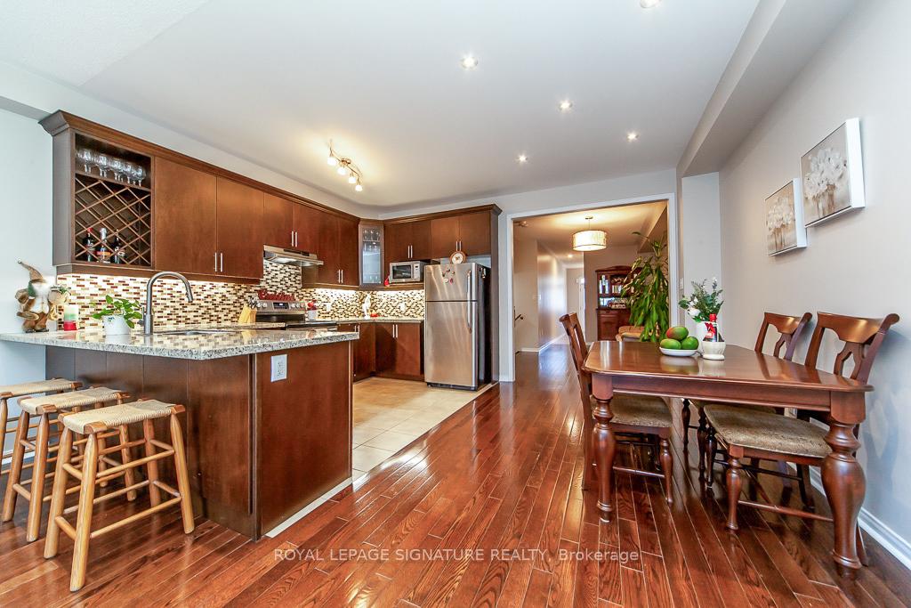 Photo 11 of 15 Overlander Way, Vaughan, Patterson — HOMEH