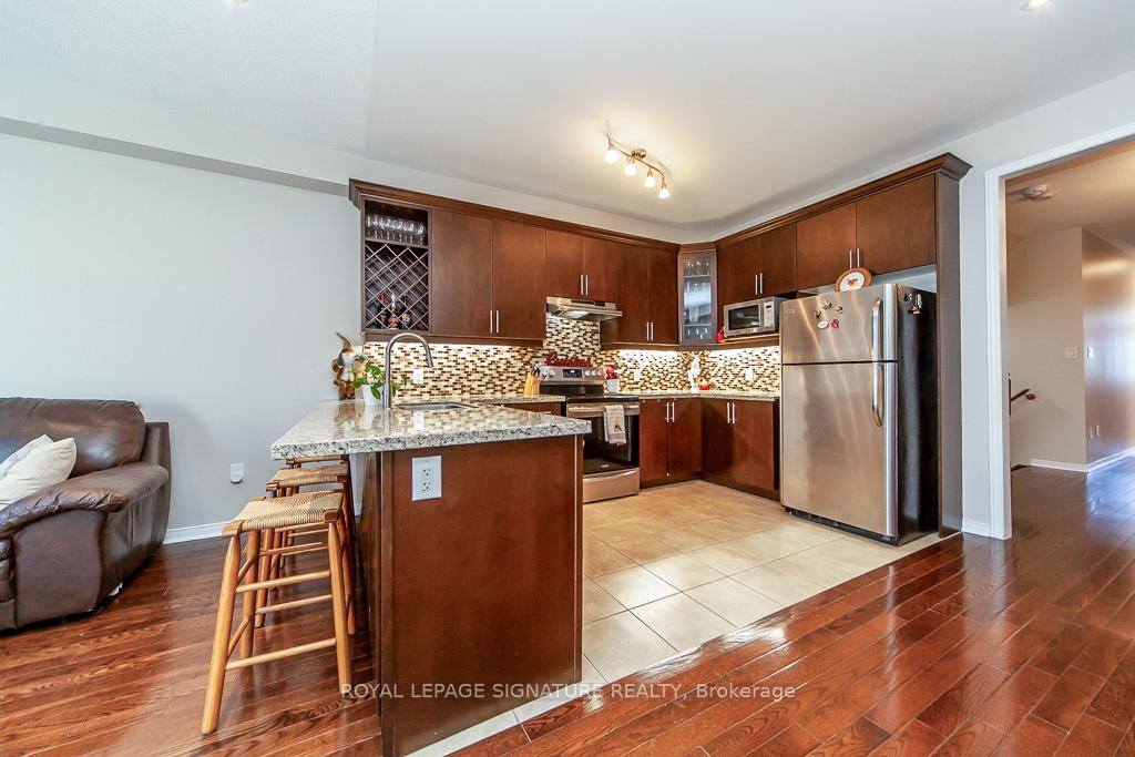 Photo 10 of 15 Overlander Way, Vaughan, Patterson — HOMEH
