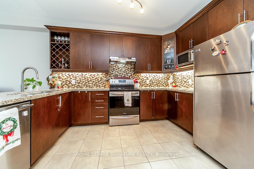 Photo 16 of 15 Overlander Way, Vaughan, Patterson — HOMEH