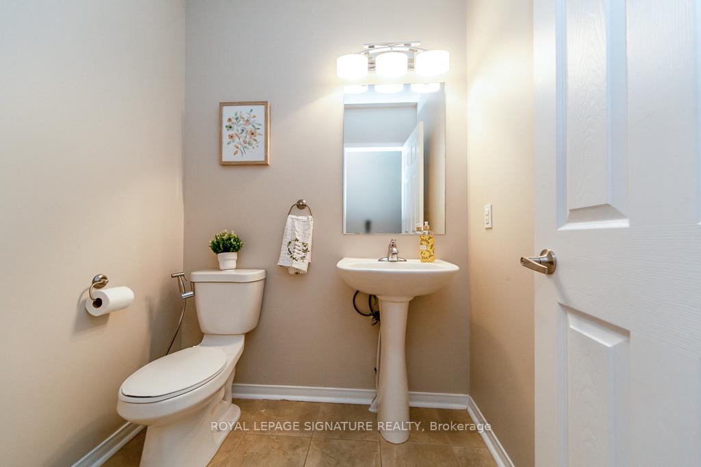 Photo 12 of 15 Overlander Way, Vaughan, Patterson — HOMEH