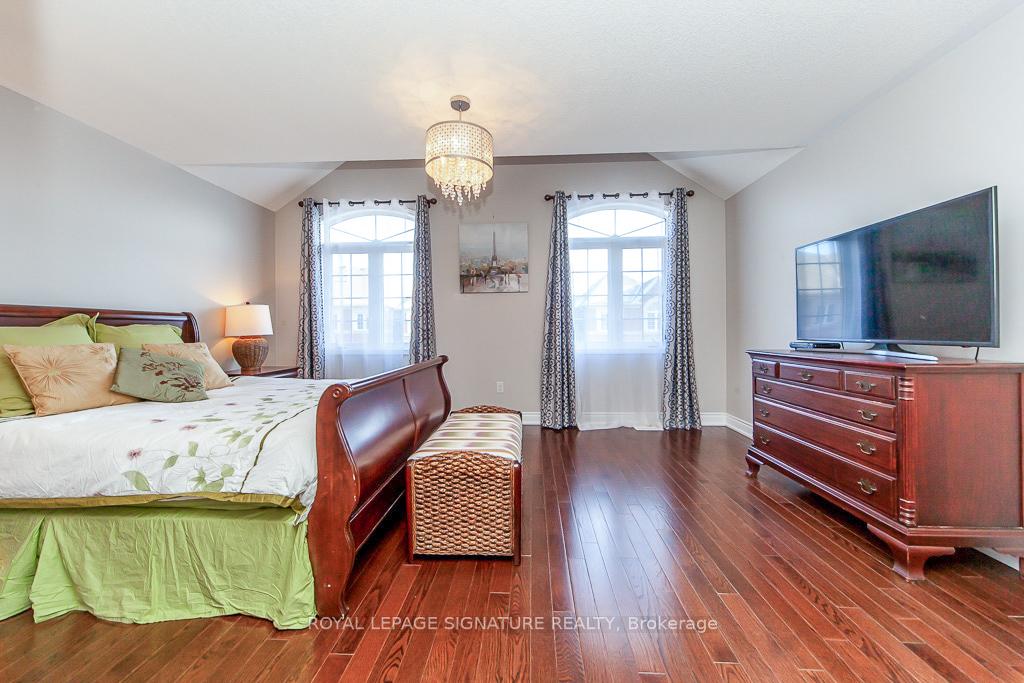 Photo 14 of 15 Overlander Way, Vaughan, Patterson — HOMEH