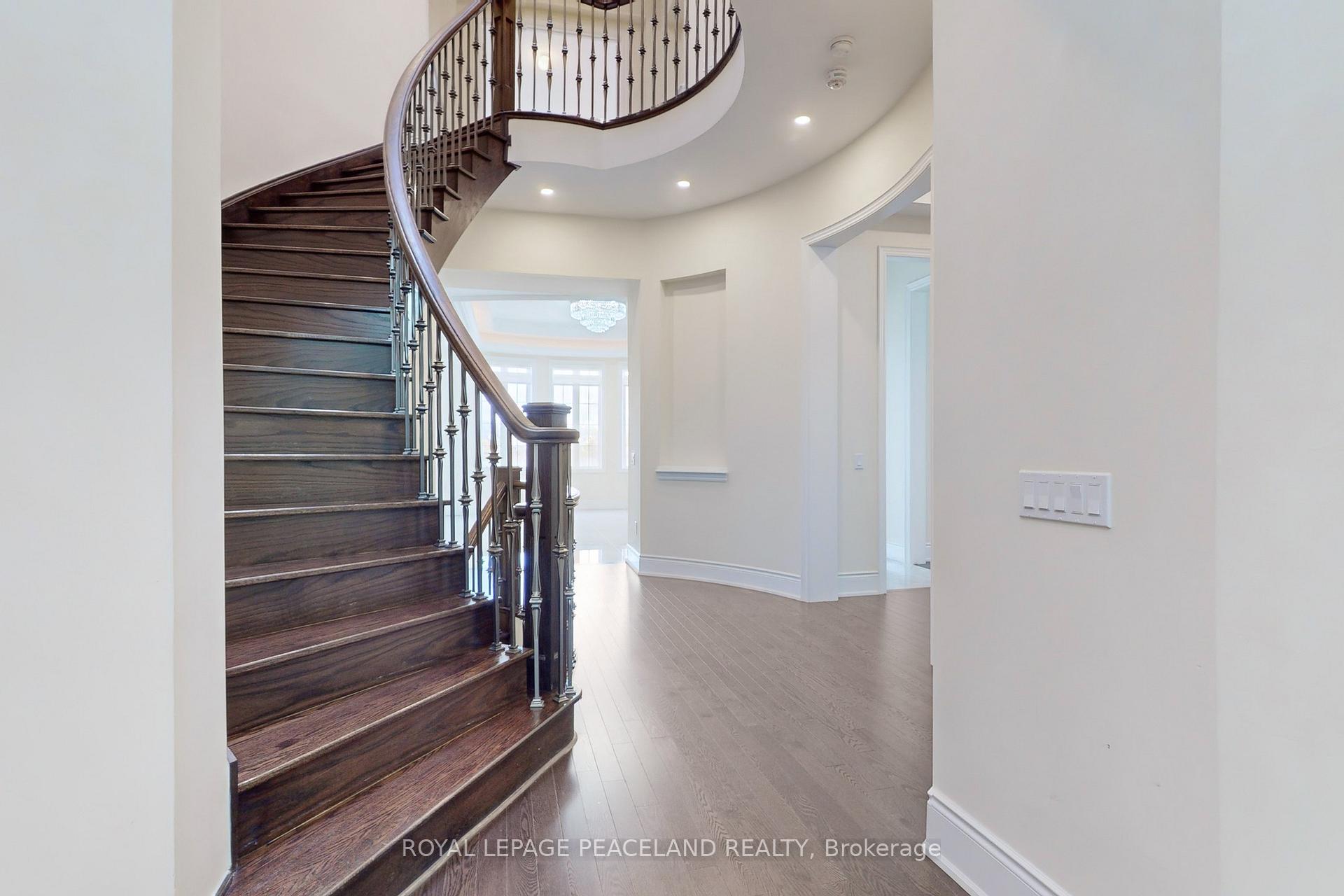 Photo 5 of 20 Rolling Green Court, Vaughan, Kleinburg — HOMEH