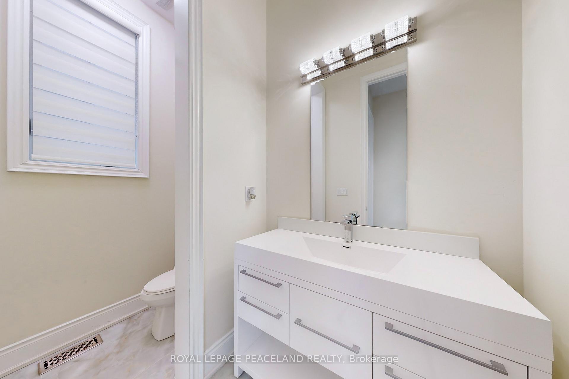 Photo 4 of 20 Rolling Green Court, Vaughan, Kleinburg — HOMEH