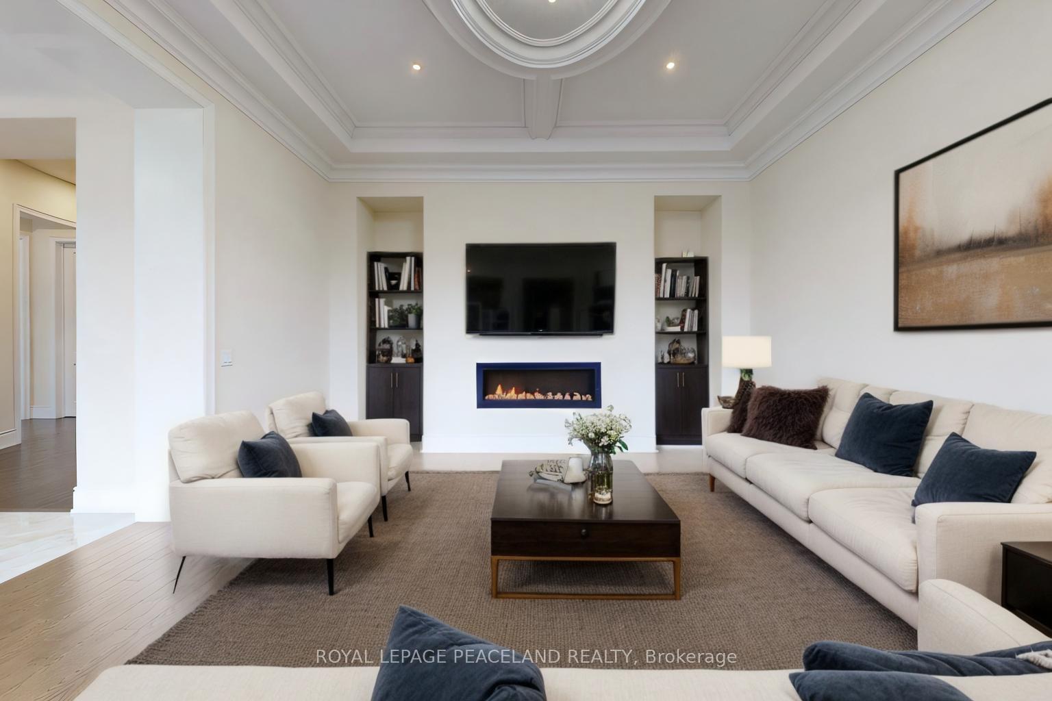 Photo 2 of 20 Rolling Green Court, Vaughan, Kleinburg — HOMEH