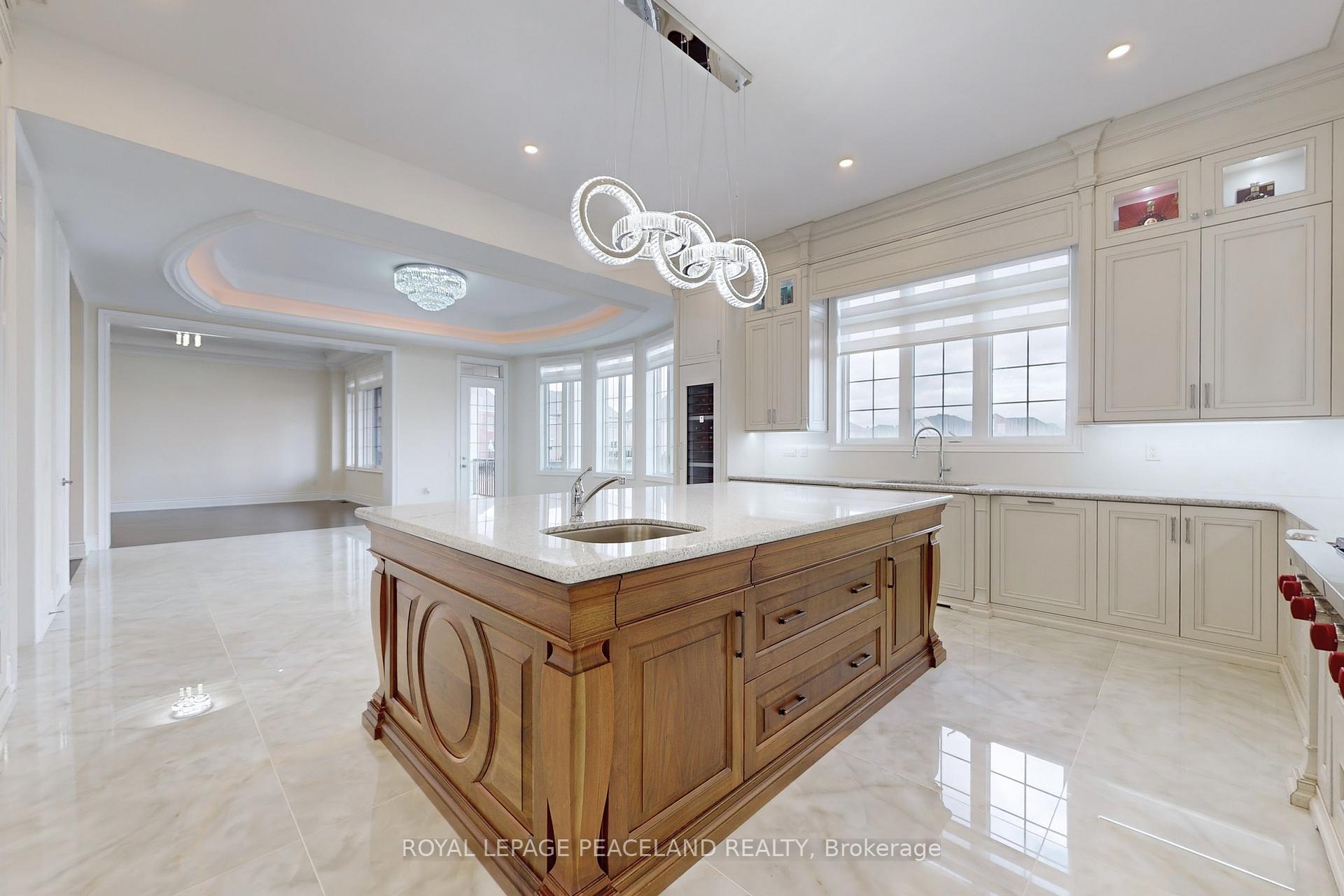 Photo 7 of 20 Rolling Green Court, Vaughan, Kleinburg — HOMEH