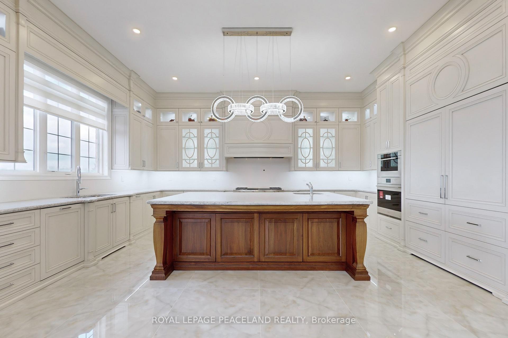 Photo 13 of 20 Rolling Green Court, Vaughan, Kleinburg — HOMEH