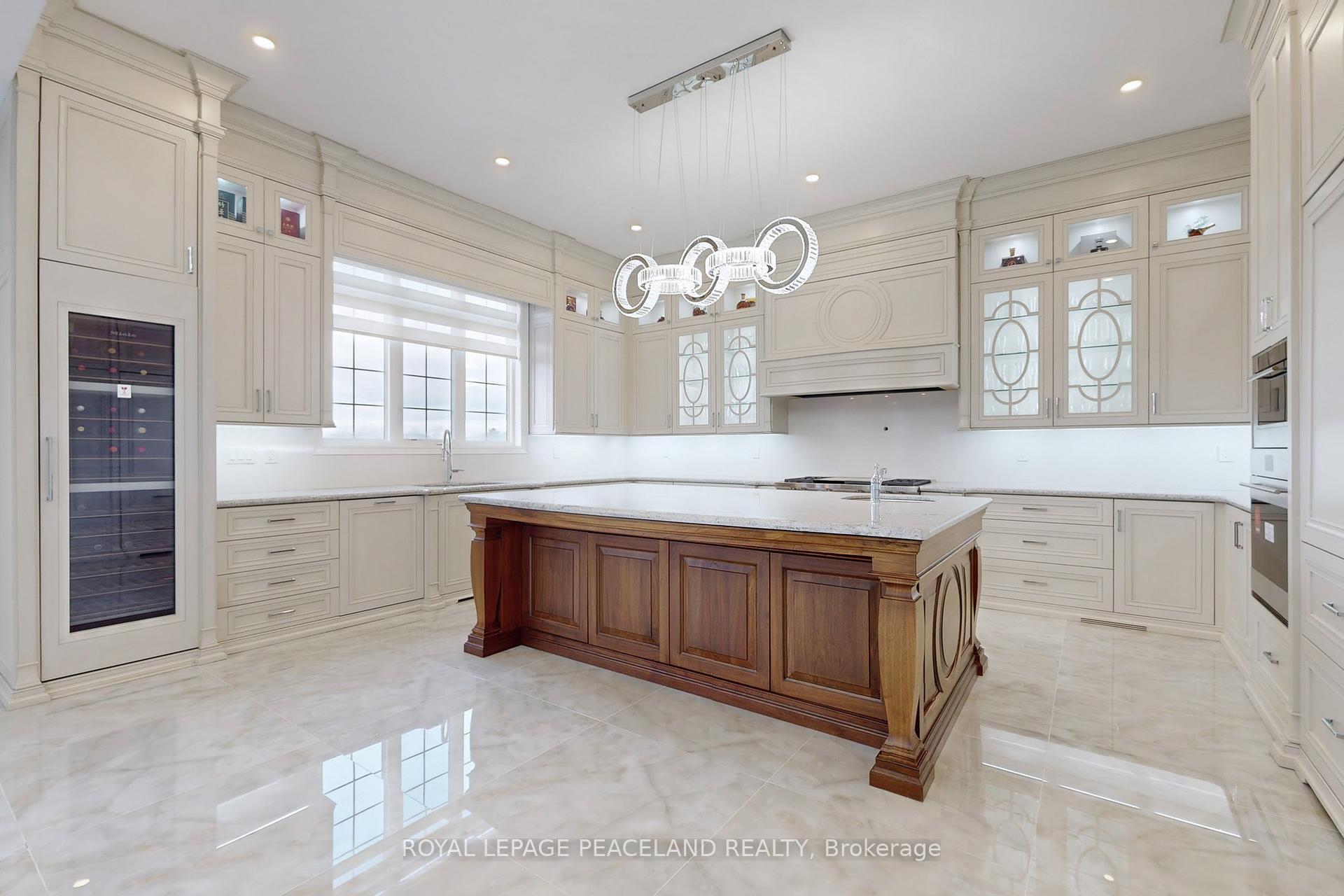 Photo 10 of 20 Rolling Green Court, Vaughan, Kleinburg — HOMEH