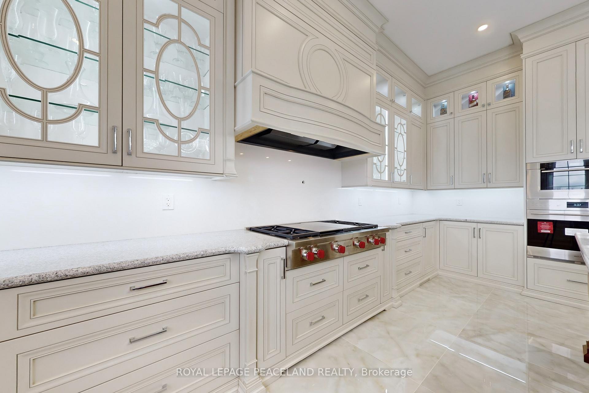 Photo 15 of 20 Rolling Green Court, Vaughan, Kleinburg — HOMEH