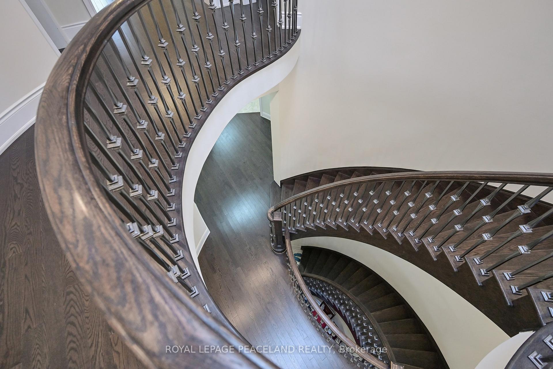 Photo 18 of 20 Rolling Green Court, Vaughan, Kleinburg — HOMEH