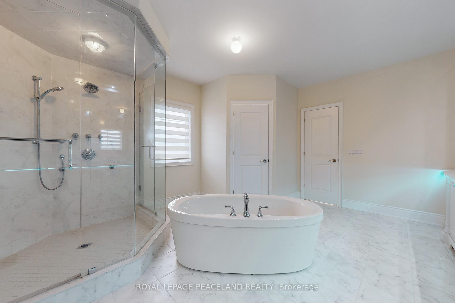 Photo 32 of 20 Rolling Green Court, Vaughan, Kleinburg — HOMEH