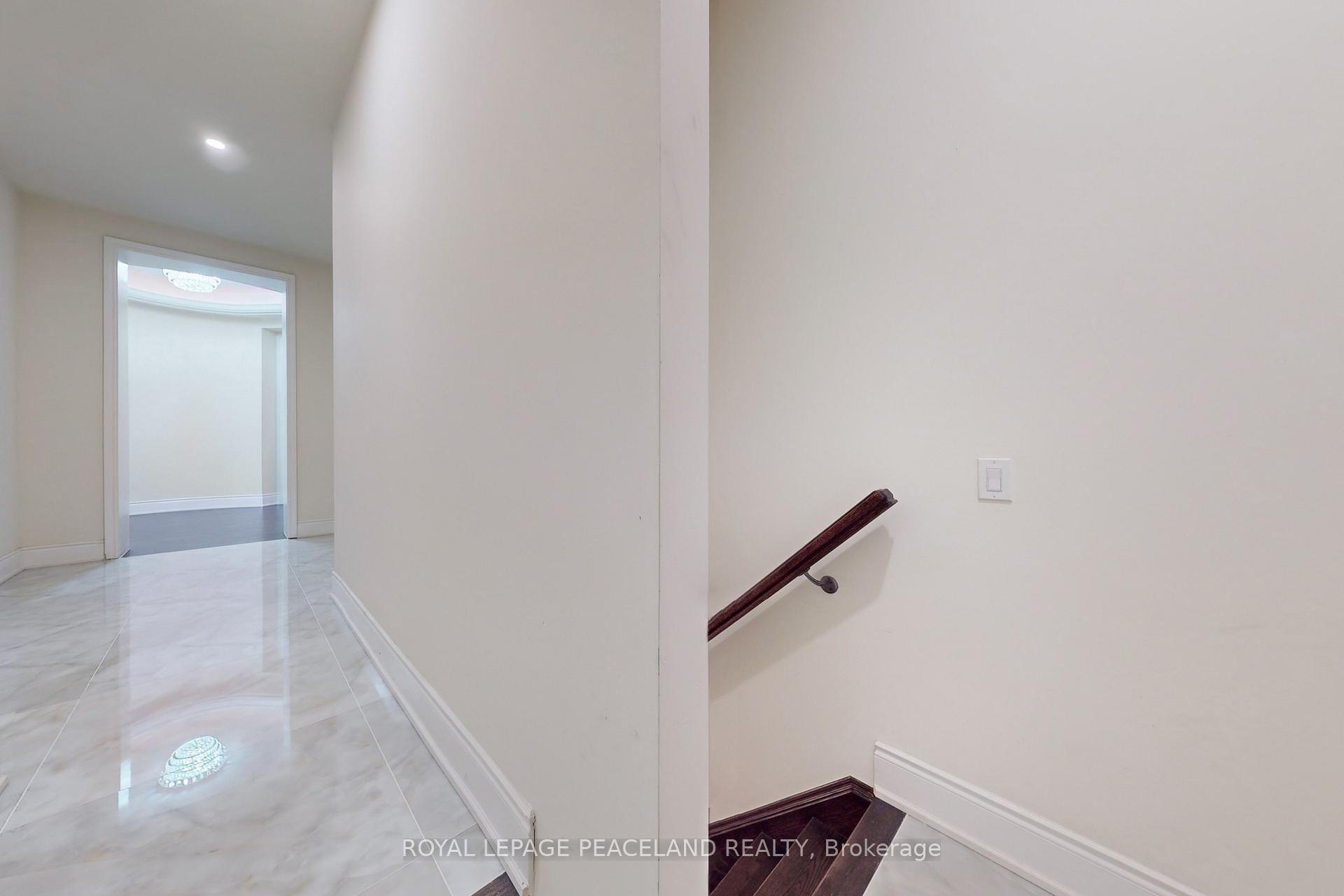 Photo 31 of 20 Rolling Green Court, Vaughan, Kleinburg — HOMEH