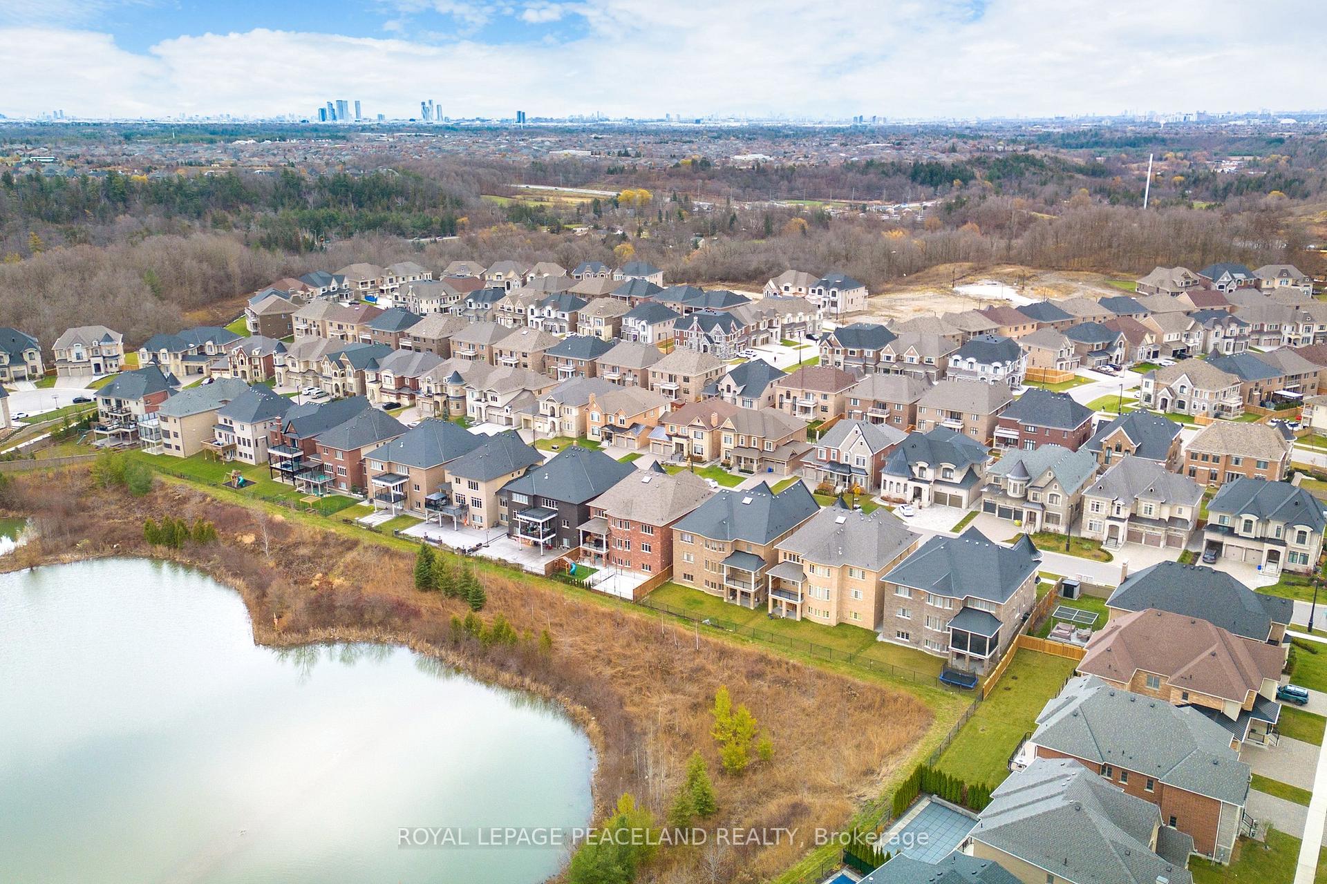 Photo 38 of 20 Rolling Green Court, Vaughan, Kleinburg — HOMEH