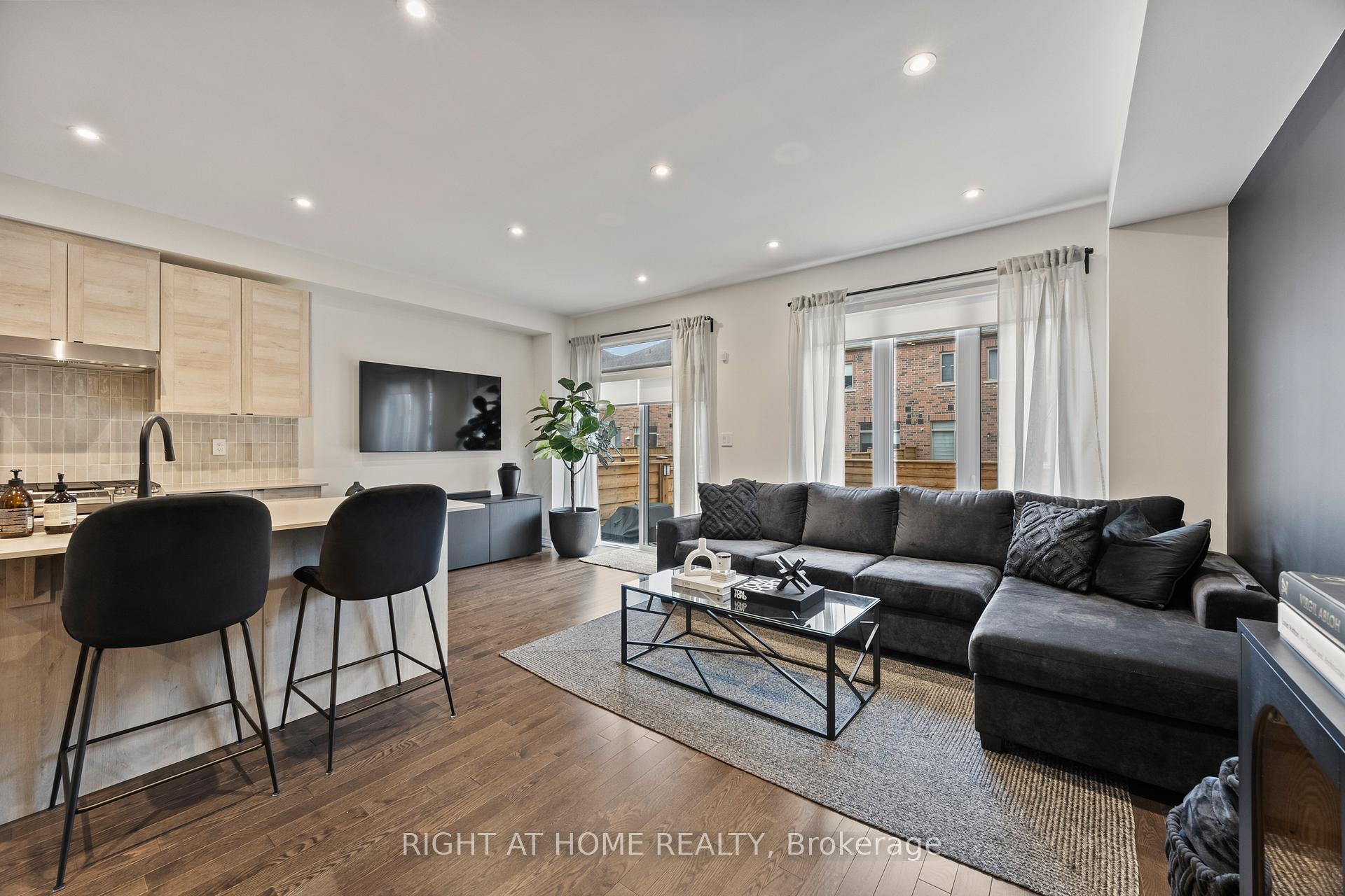 Photo 4 of 59 Ghent Drive, Vaughan, Kleinburg — HOMEH