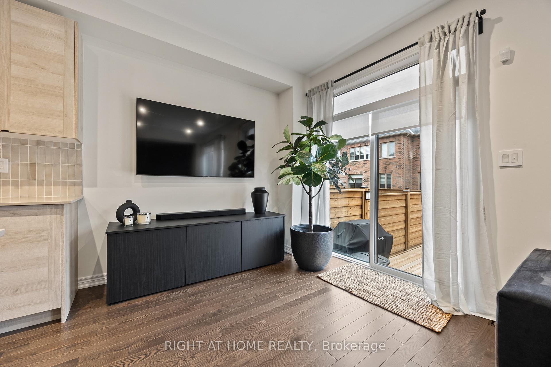 Photo 5 of 59 Ghent Drive, Vaughan, Kleinburg — HOMEH