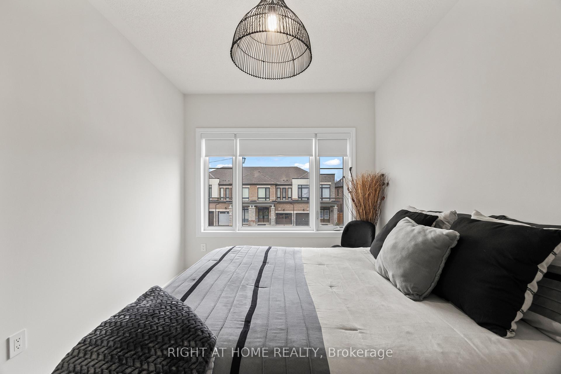 Photo 7 of 59 Ghent Drive, Vaughan, Kleinburg — HOMEH