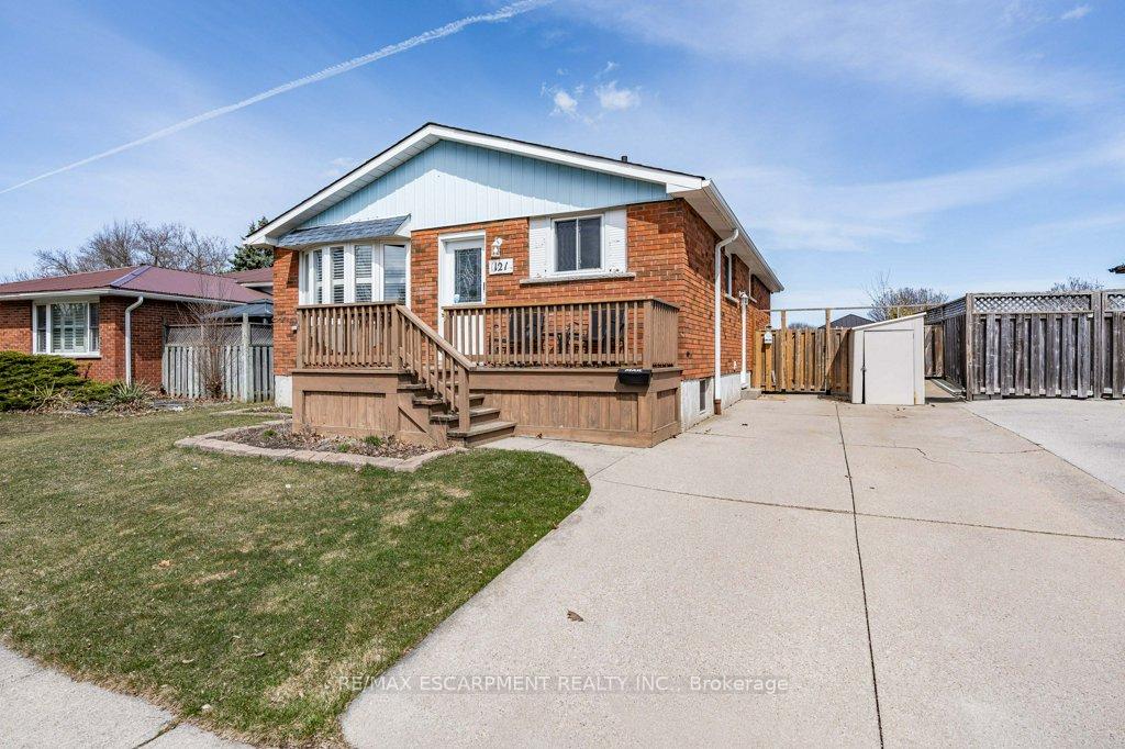 Front of 121 Gordon Drummond Avenue