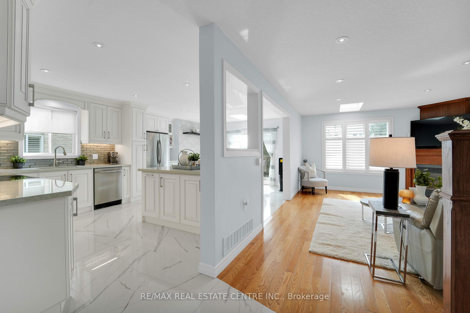 Photo 4 of 557 St Moritz Avenue, Waterloo — HOMEH